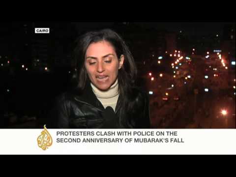 Protesters clash with police in Cairo
