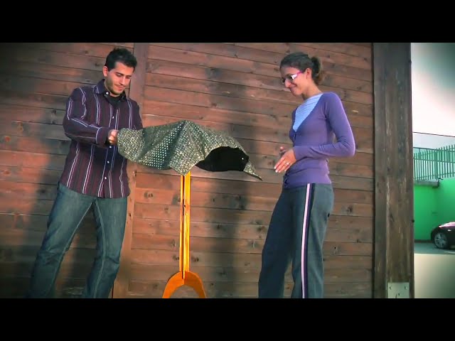 Vídeo relacionado con Mesa flotante cuadrada multifunción con caja antigravedad, maceta, candelabro, trucos mágicos, trucos de mago, ilusiones, mentalismo, utilería