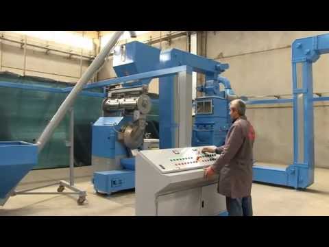 Pellet feed making machine