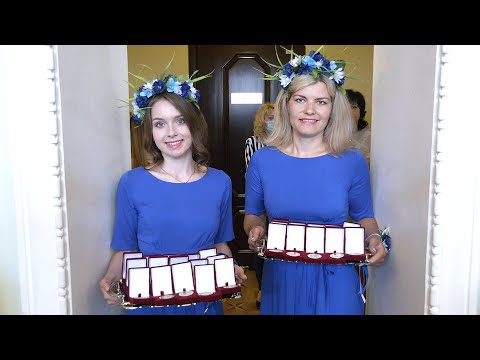Золотые и серебряные медали вручили выпускникам в Гомеле видео