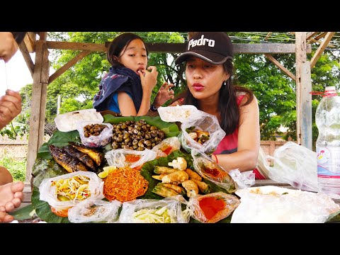 Lunch On The Way To Home - Eating Cambodian Food For Lunch