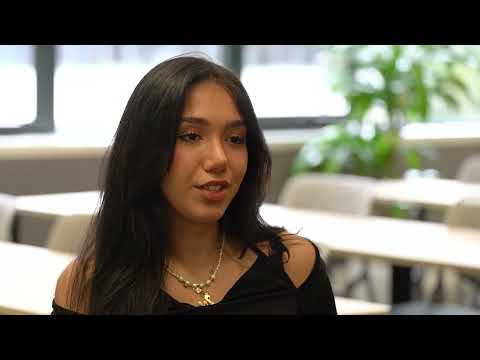 Deakin College Student Testimonial - Romina