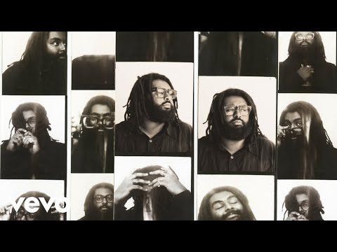 Elmiene - Useless (Without You) (Visualiser)