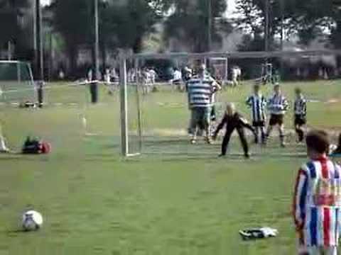 Wilhelmina Boys F3 kampioen - penalty Mark