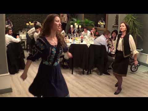 Ana dansează și ne distrează!