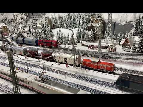 Hier geht was los, quite some action: Märklin Modelleisenbahn Anlage