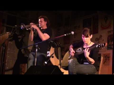14/16 Kaki King & Dan Brantigan - (Encore 1 of 3) Zeitgeist [Acoustic] (HD)