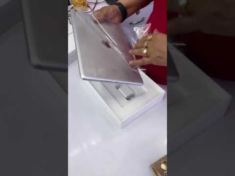 Apple iPad 10.2 (8th Gen) Unboxing