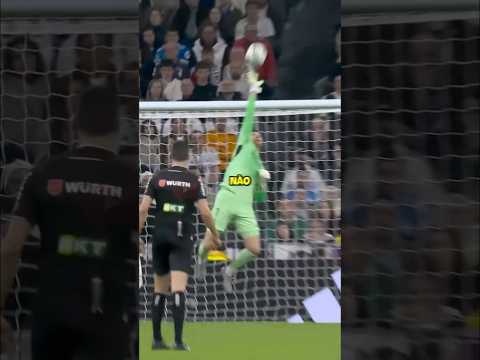 SỰ NGHIỆP CẦU THỦ NÀY VỪA ĐƯỢC COURTOIS CỨU?