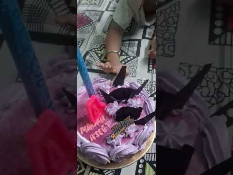 cake bahut yummy h...mahika ko Pasadena aya