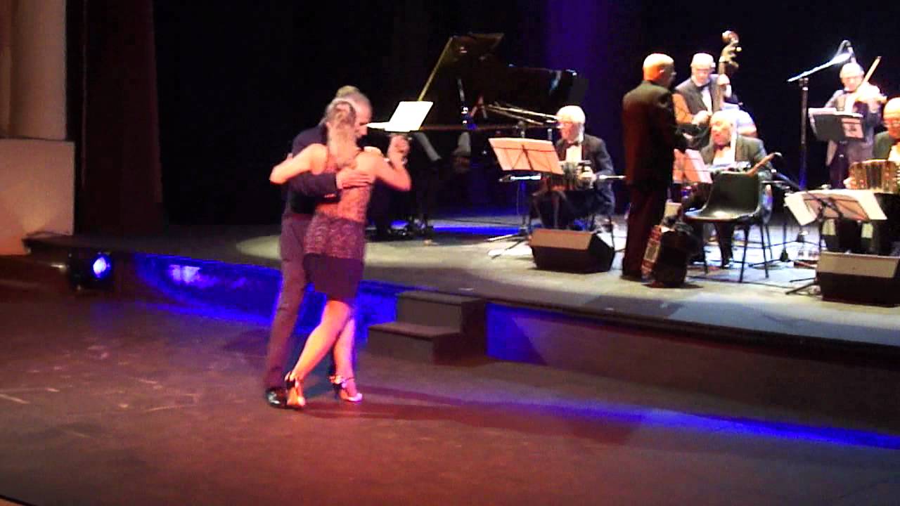 Julio Duplaa y la orquestra del maestro Franco con Milongueros de Villa Urquiza