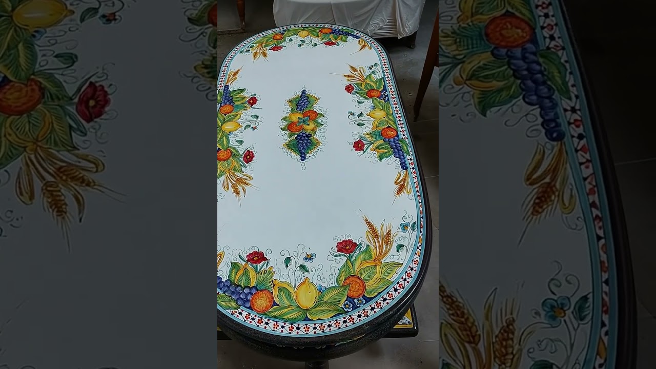 Tavolo in pietra lavica dipinto a mano da esterno ed interno