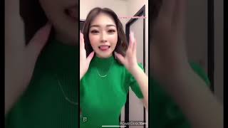 激カワ美女のパンチラ