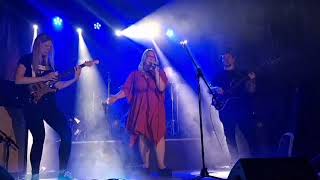 Video Made On Earth - Snow White - Live at Kamina boat