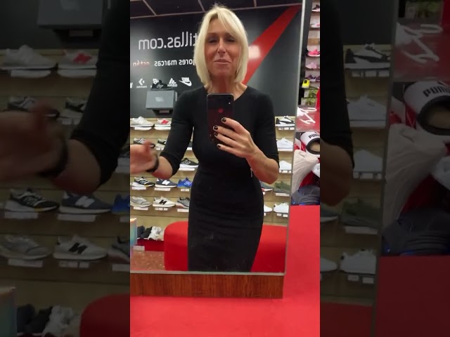 Vídeo relacionado con Skechers FLUTTER HEART LIGHTS SIMPLY LOVE, Zapatillas para Niñas, Lavender Synthetic/Mesh, 23 EU