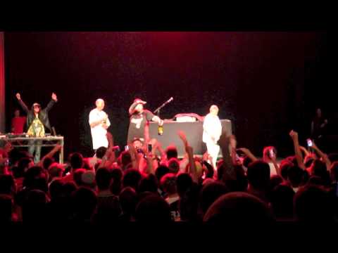 RG WINGS LIVE AT ENMORE THEATRE