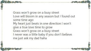Kenny Price - Grass Won&#39;t Grow on a Busy Street Lyrics