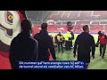 PSV'ers komen het veld op met muziek van Guns N' Roses
