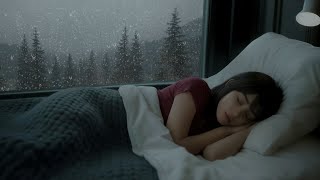 Apague as luzes e durma bem! Som de chuva forte na floresta nevoenta a noite com trovões para dormir