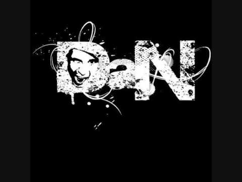 mädchen macht die Lauscher auf.wmv