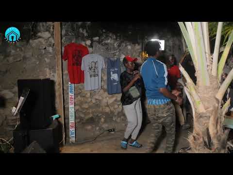 Angalia vibe la Maasai ndani ya kwetu bagamoyo tiny stage. Mori ilipanda