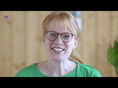 Madeleine Stahl stellt das e-learning am sbt Beatenberg vor