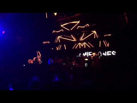 JAMIE JONES playing FCL - It’s You at COCORICÓ 09/09/17