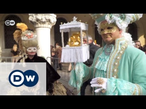 Elaborate costumes at Venice Carnival | Euromaxx