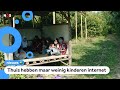 Kinderen in Indonesië krijgen les langs de weg