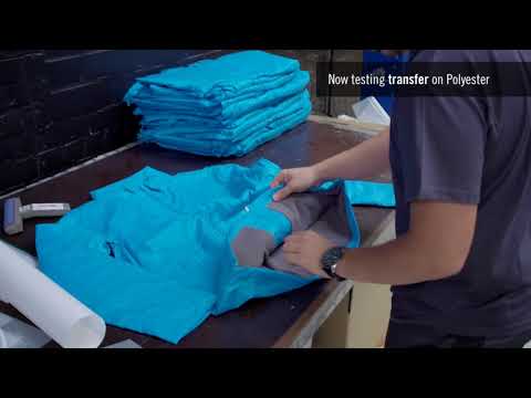 Siebdruck auf Regenjacken von B&C bei Ronny T Shirt Druck