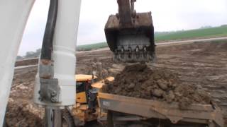 preview picture of video 'Liebherr R964C Up Close And Personal'