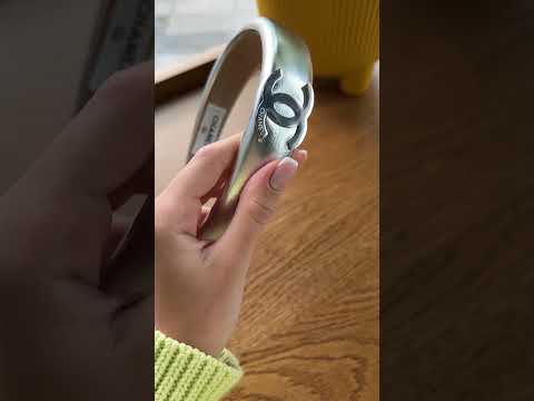 Ободок для волос Шанель в серебристом цвете с логотипом - фото 1 - id-p2299584783