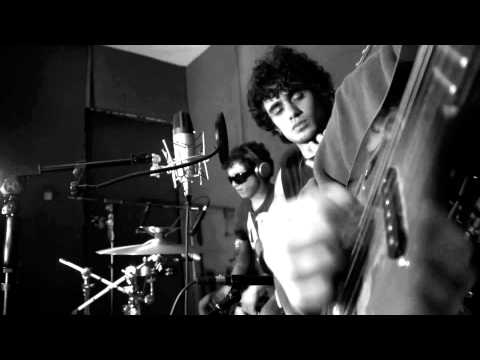 Jodamassa  asimismoes   (Versión acústica)