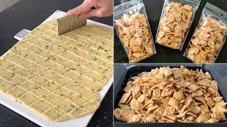 Download lagu Flour   garlic and celery turns out to be a crispy, savory, delicious and fragrant snack. Addicting! mp3