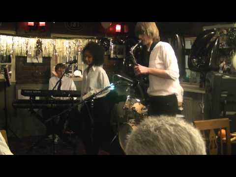 Capacity - Everyday I have the Blues (The Buffers - New Years Eve 2013)
