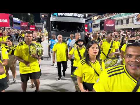 Bateria da São Clemente no ensaio técnico para o carnaval 2025