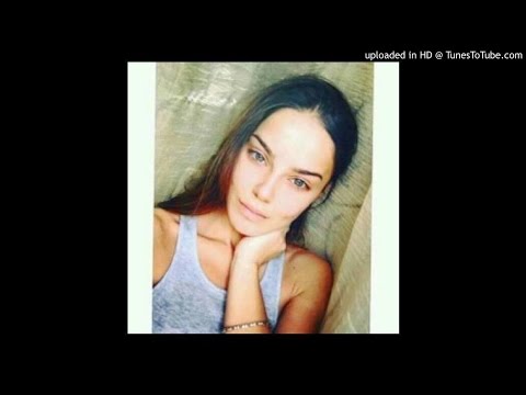 Nneka LIVE Walking - My Fairy Tales - Tour 2015 @Jam'in'Berlin