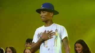 Pharrell Williams - live - audience singing La Marseillaise @ Le Zénith de Paris 14.10.2014