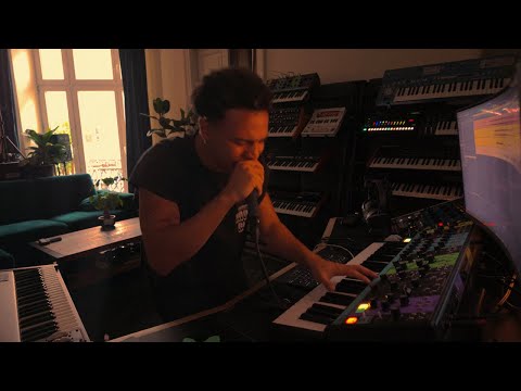 MOOG LIVE JAM | Vocals + Synth