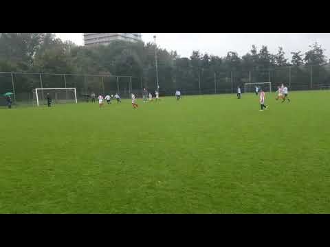 1e voetbal wedstrijd Kyan voor SV Den Hoorn