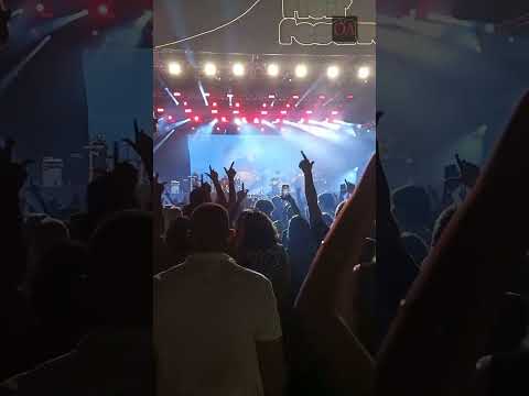 Público puxa coro a favor de Lula em show em Goiás