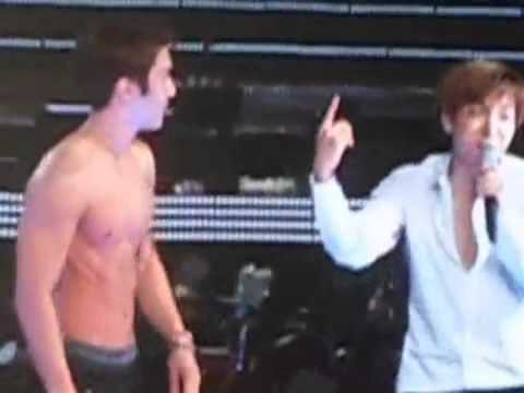 [FANCAM] 120428 SS4INA - Ending (Siwon Show His ABS~)