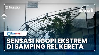 Menikmati Sensasi Ekstrem Menyeruput Kopi di Pinggir Rel Kereta di Kupirel Lampung