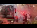 Supporters NEC zwaaien bus uit | Omroep Gelderland