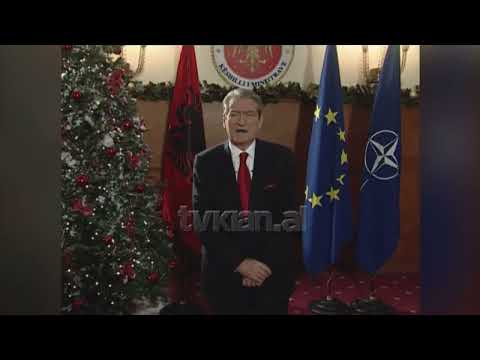 Kryeministri Berisha mesazh urimi për Vitin e Ri 2011: Krenar për arritjet e 2010-(31 Dhjetor 2010)
