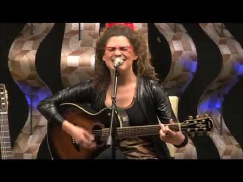 SAMANTHA NAVARRO | Vestida para ir a bailar