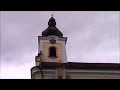 U místa je vloženo video