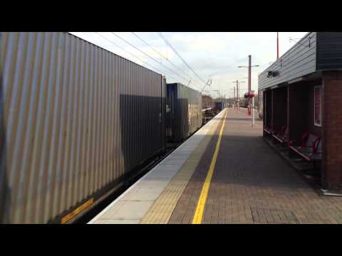 (HD) DRS 66425 passing Wigan on 4S44 Daventry to Coatbridge 11th Feb 2013