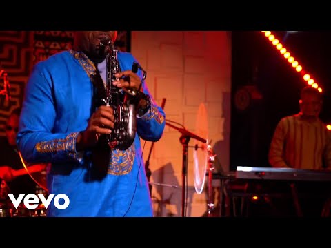 Isaiah Katumwa - Dance Again (LIVE) (Official Music Video)