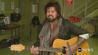 Billy Ray Cyrus Performs 'Amazing Grace'
